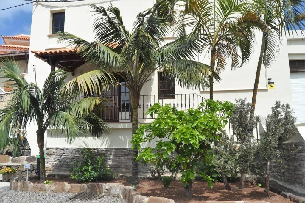 Las Chimeneas Apartment *