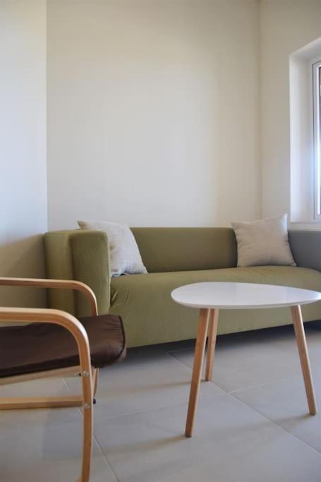 Las Chimeneas Apartment *
